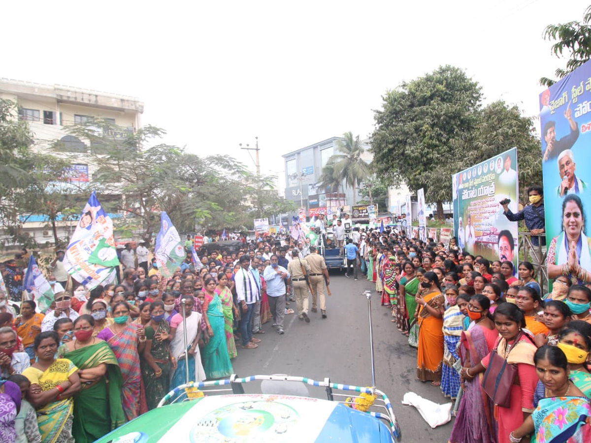 MP Vijayasai Reddy Padayatra Successful Over Steel Plant Privatization Photo Gallery - Sakshi4