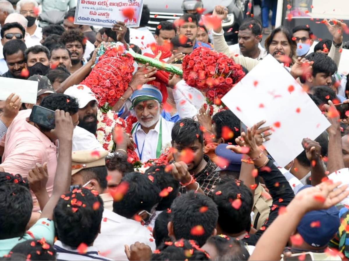 MP Vijayasai Reddy Padayatra Successful Over Steel Plant Privatization Photo Gallery - Sakshi8