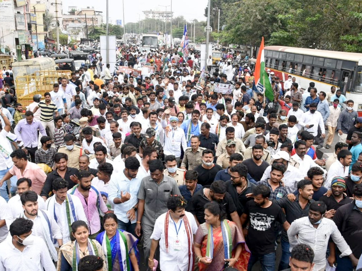 MP Vijayasai Reddy Padayatra Successful Over Steel Plant Privatization Photo Gallery - Sakshi10