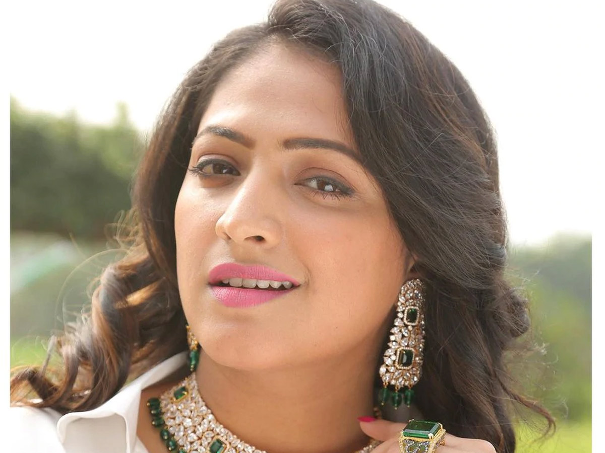 Kannada Beauty Haripriya Latest Photos - Sakshi4