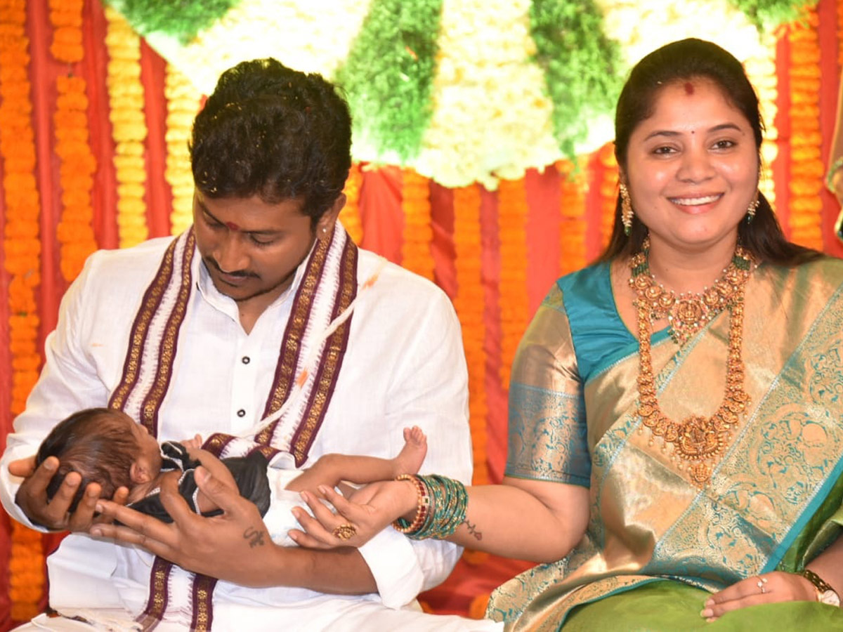 AP Dy CM Pamula Pushpa Sreevani Daughter Naming Ceremony Photo Gallery - Sakshi2