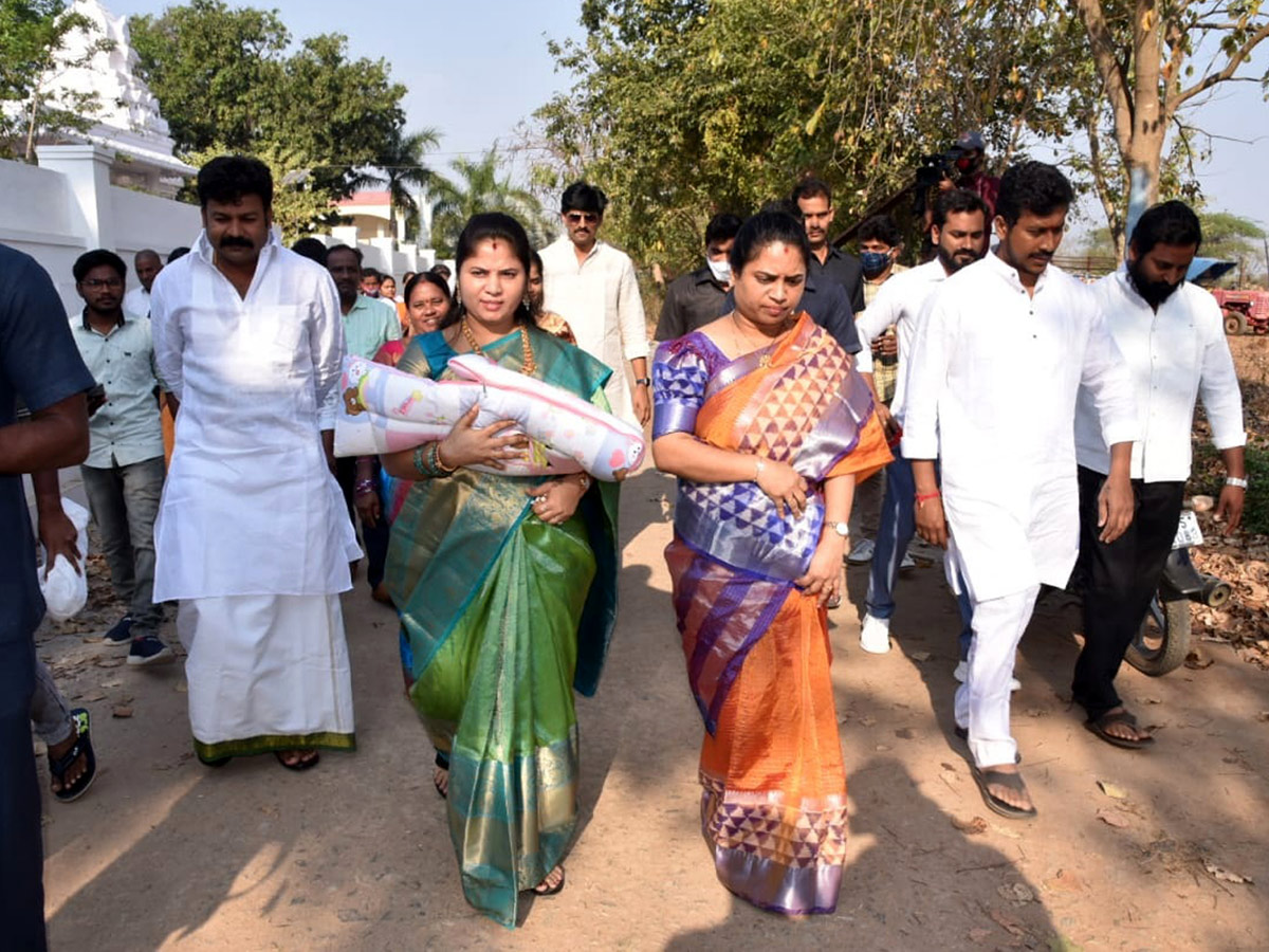 AP Dy CM Pamula Pushpa Sreevani Daughter Naming Ceremony Photo Gallery - Sakshi10