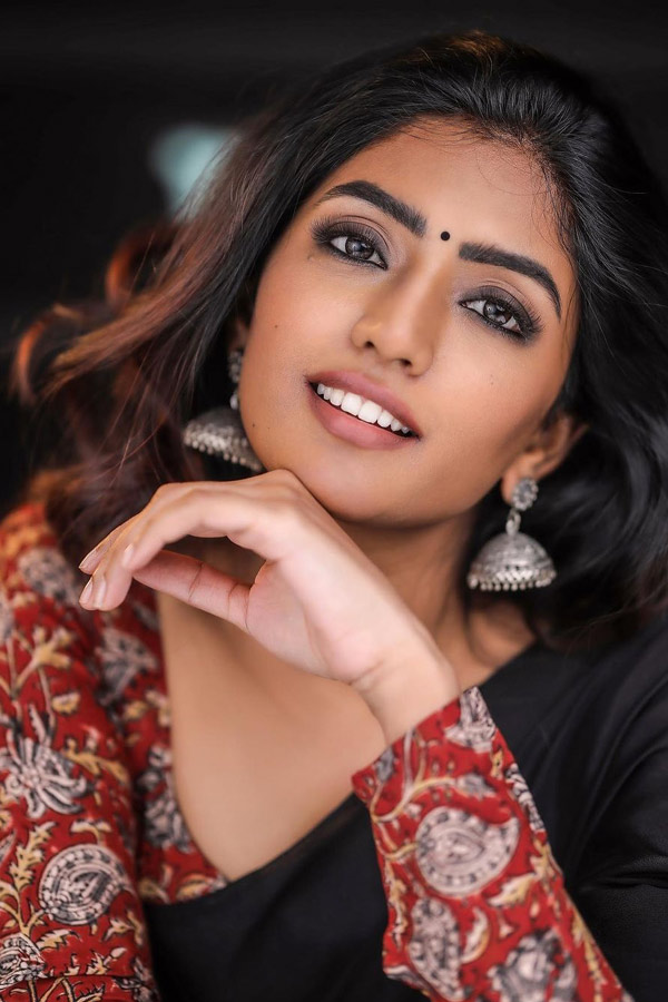 Eesha Rebba Latest Photo Shoot Photo Gallery - Sakshi11