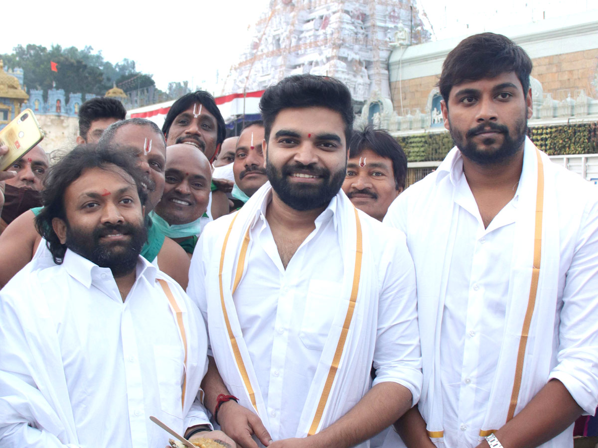  Celebrities visit Tirumala Venkateswara Temple Photo Gallery - Sakshi1