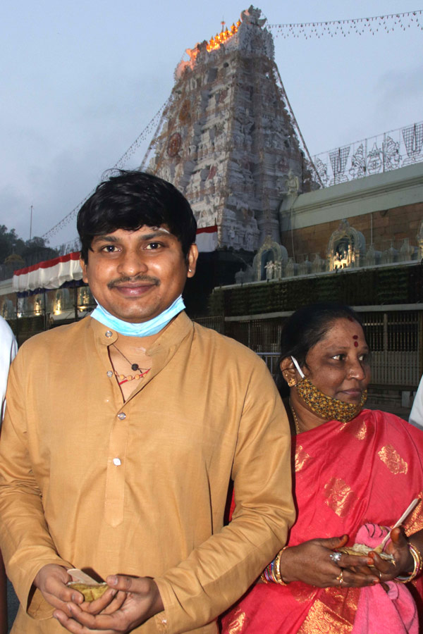  Celebrities visit Tirumala Venkateswara Temple Photo Gallery - Sakshi3