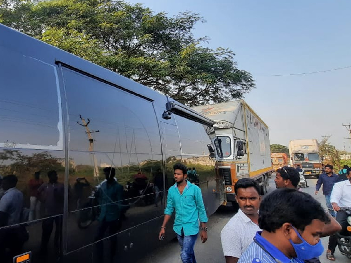 Allu Arjun Caravan Accident At Khammam Photo Gallery - Sakshi2