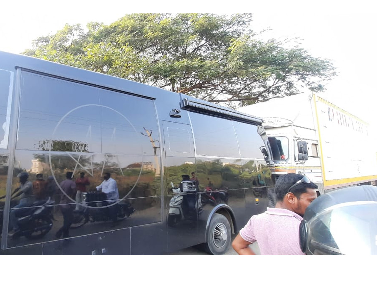 Allu Arjun Caravan Accident At Khammam Photo Gallery - Sakshi3