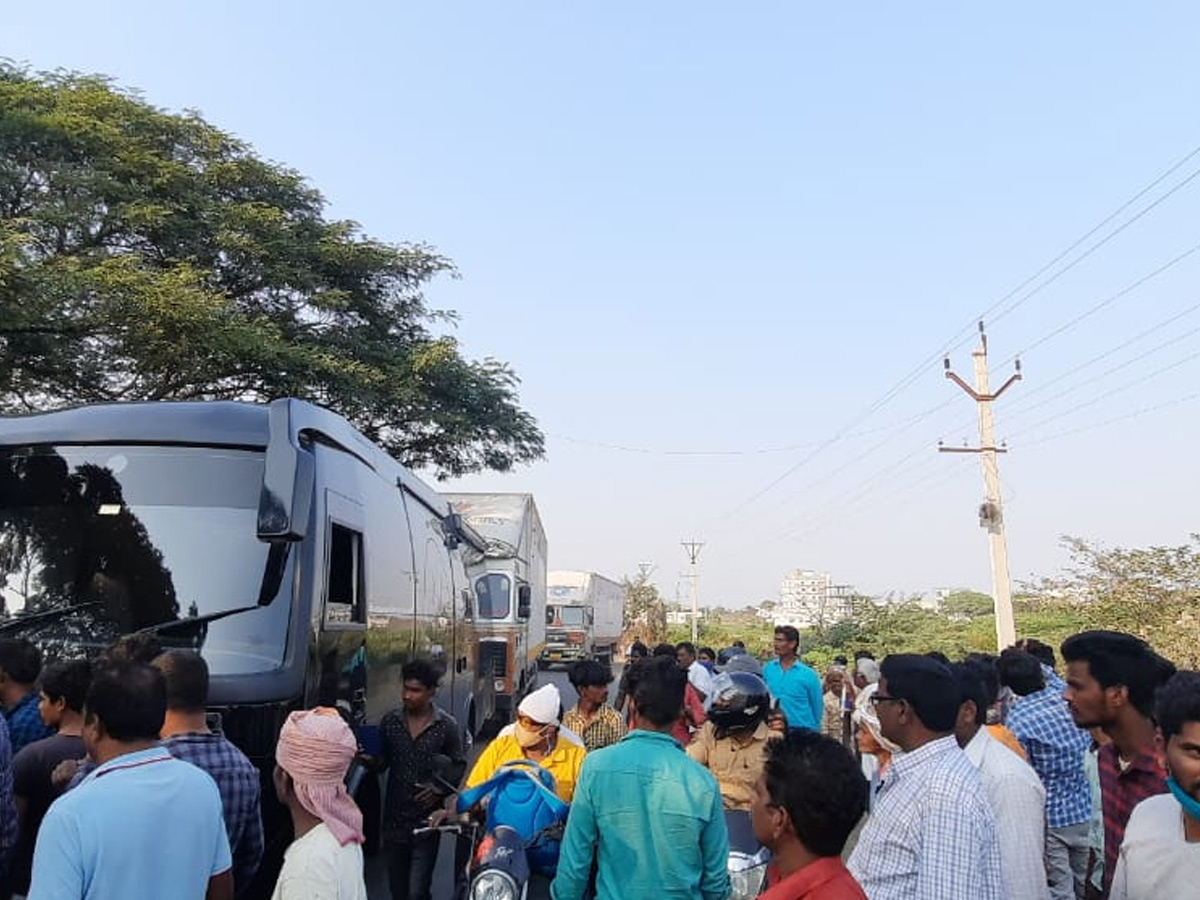 Allu Arjun Caravan Accident At Khammam Photo Gallery - Sakshi5