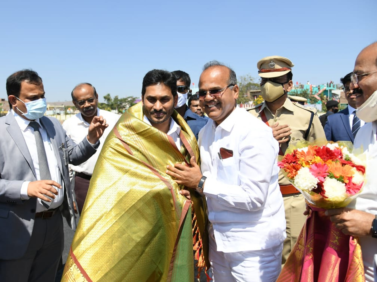 AP CM YS Jagan Grand Welcome To President Ram Nath Kovind Photo Gallery - Sakshi12