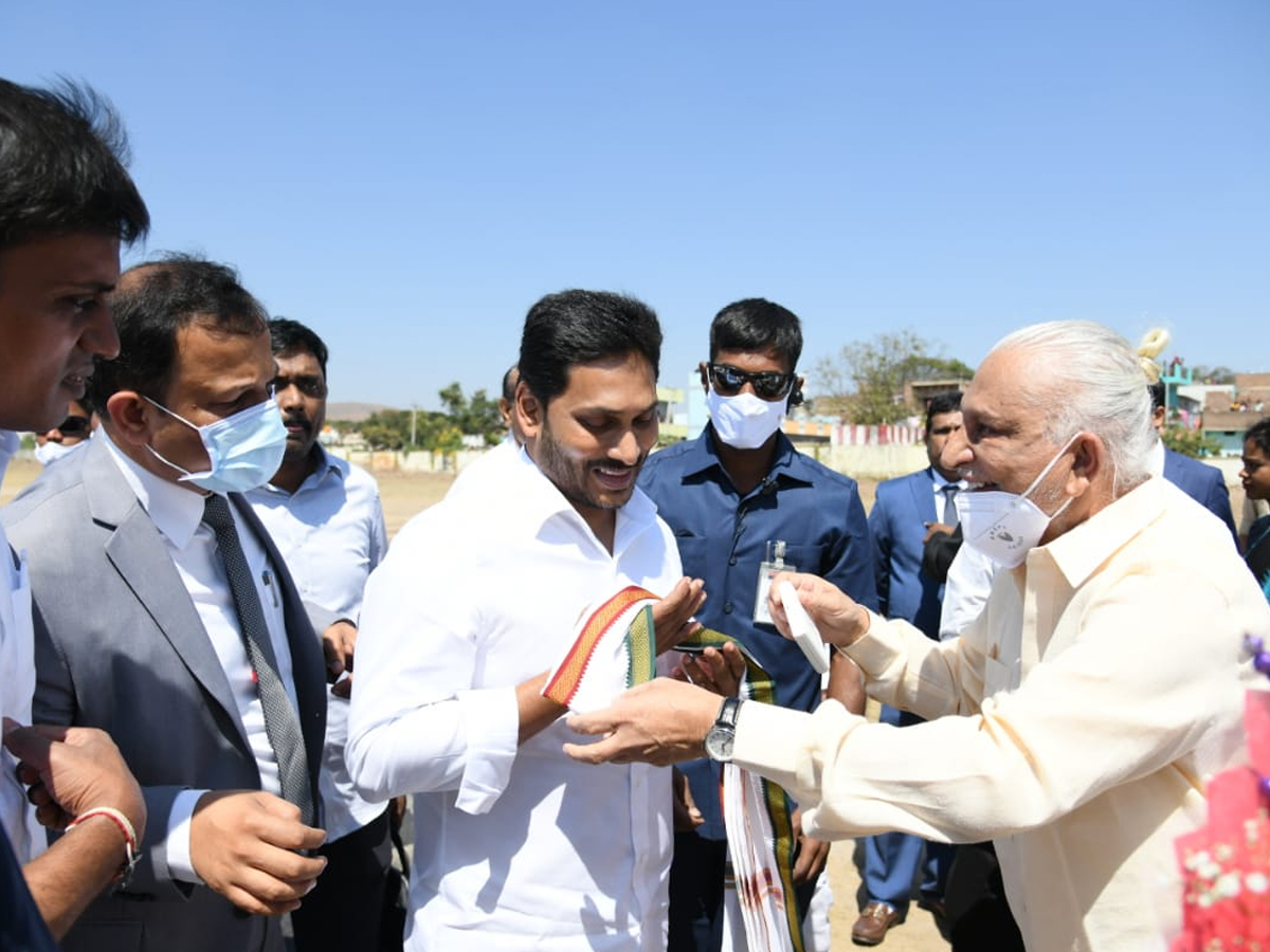 AP CM YS Jagan Grand Welcome To President Ram Nath Kovind Photo Gallery - Sakshi15