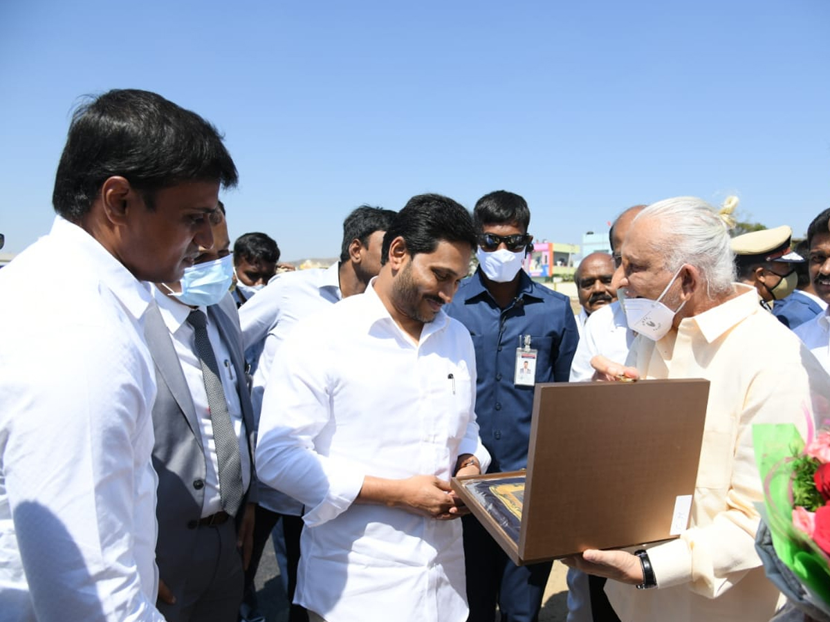 AP CM YS Jagan Grand Welcome To President Ram Nath Kovind Photo Gallery - Sakshi16