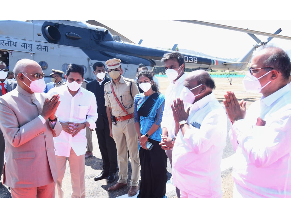 AP CM YS Jagan Grand Welcome To President Ram Nath Kovind Photo Gallery - Sakshi17