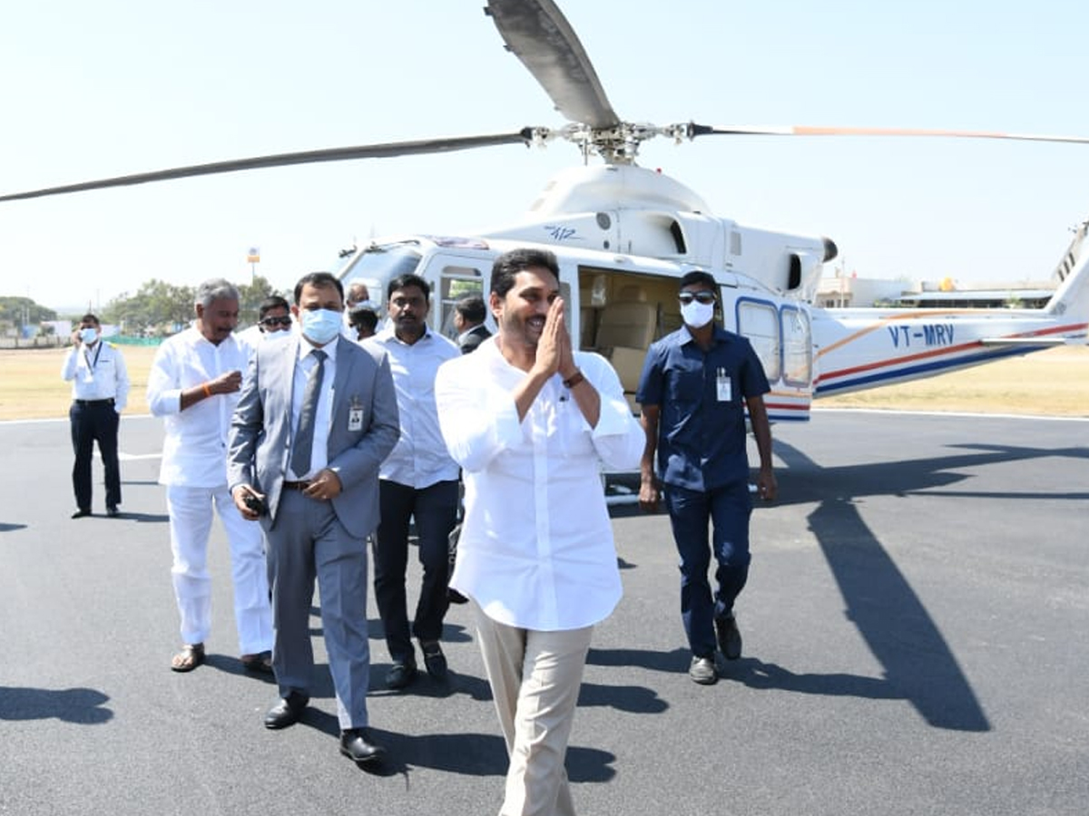 AP CM YS Jagan Grand Welcome To President Ram Nath Kovind Photo Gallery - Sakshi8