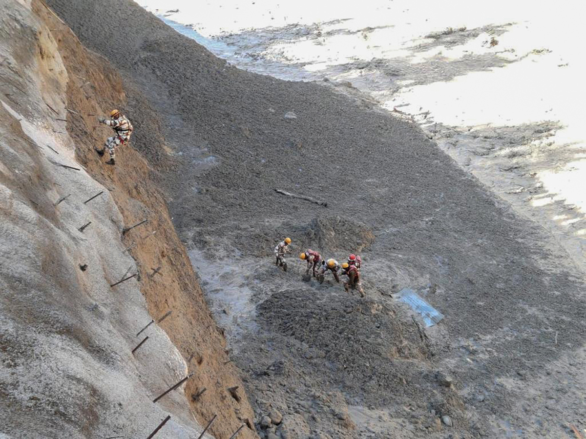 lacier burst leads to massive flash flood in Uttarakhand Photo Gallery - Sakshi9