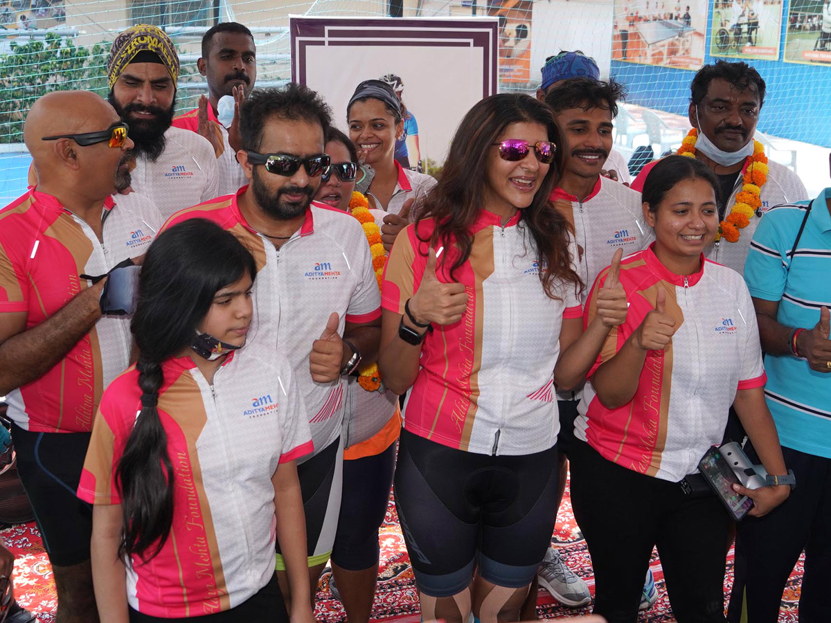 Manchu Lakshmi Completes 100km Cycle Ride Photo Gallery - Sakshi12