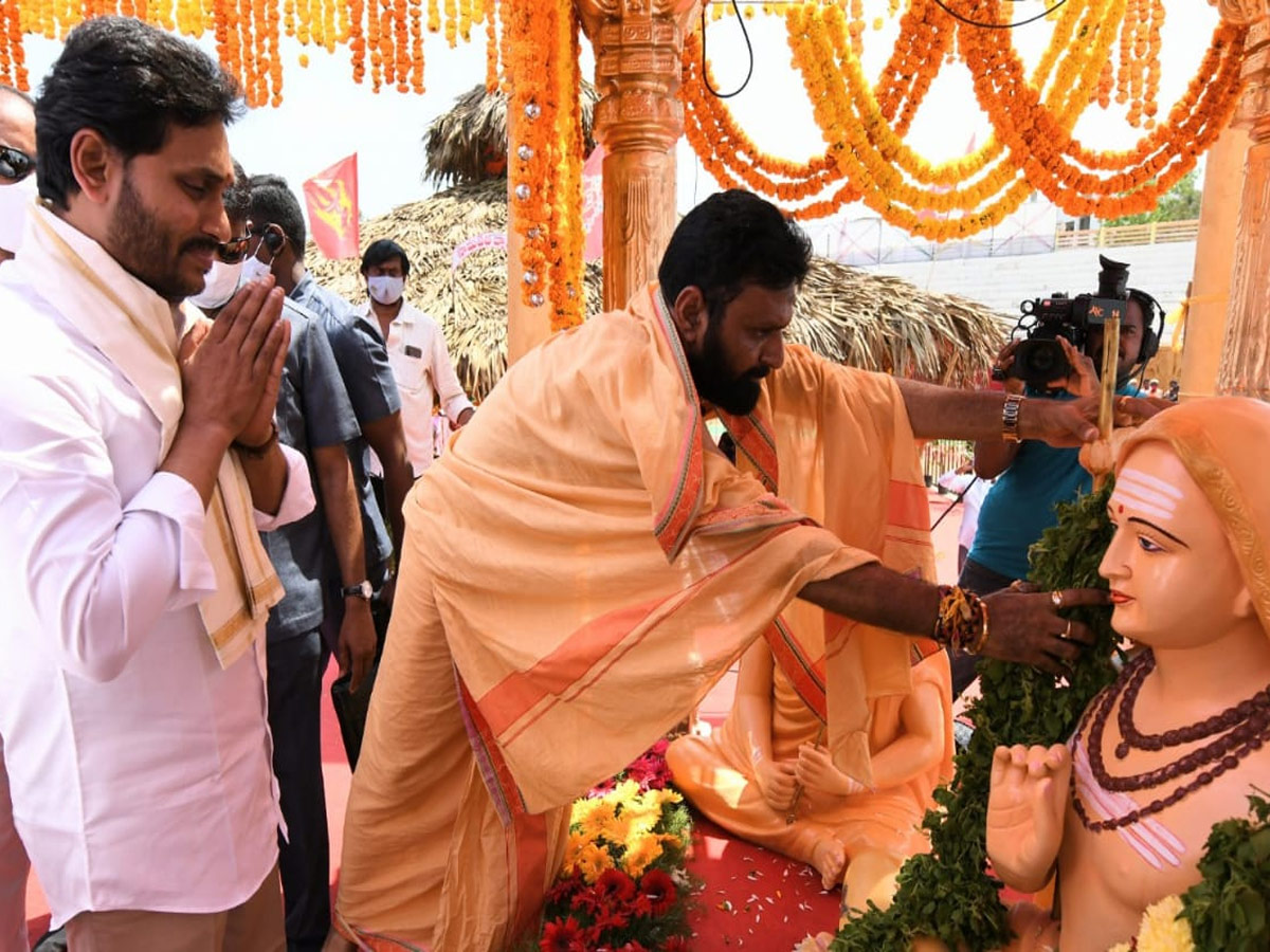 CM YS Jagan Participating In Shivratri Celebrations At Gudivada Photo Gallery - Sakshi12