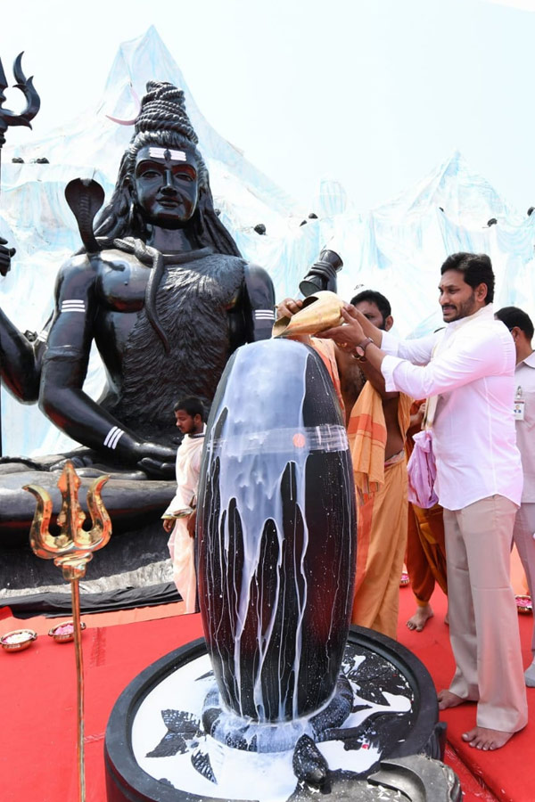 CM YS Jagan Participating In Shivratri Celebrations At Gudivada Photo Gallery - Sakshi20