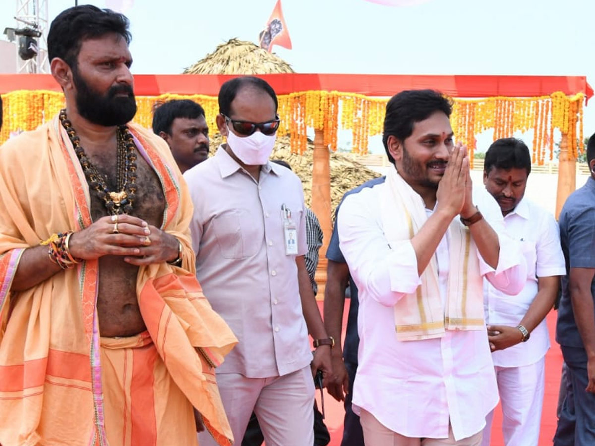 CM YS Jagan Participating In Shivratri Celebrations At Gudivada Photo Gallery - Sakshi9