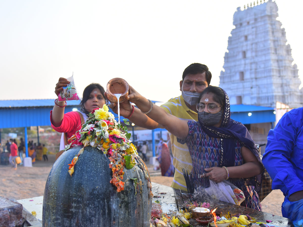 Maha Shivaratri 2021: Rush At Keesaragutta Photo Gallery - Sakshi1