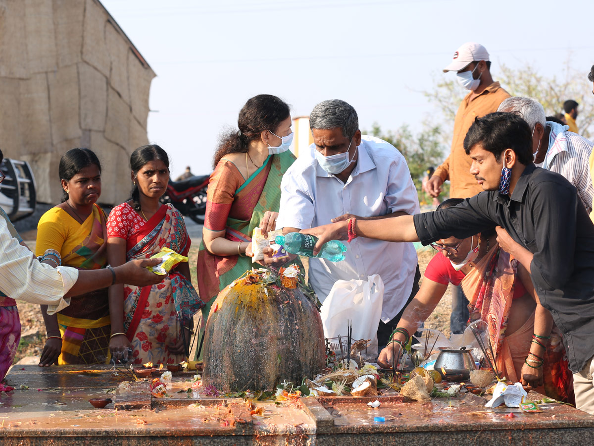 Maha Shivaratri 2021: Rush At Keesaragutta Photo Gallery - Sakshi4