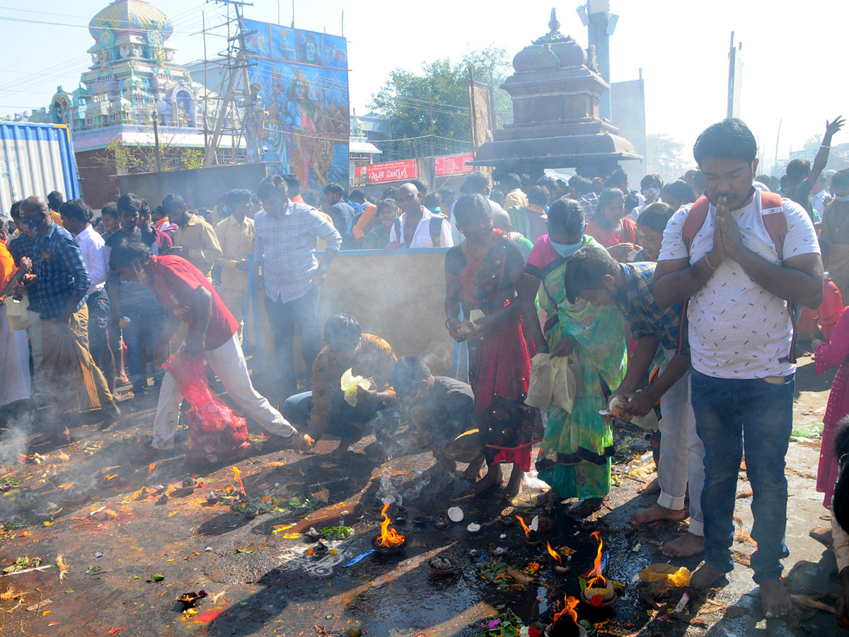 Maha Shivaratri Celebrations At Srisailam Mallikarjuna Swamy Temple Photo Gallery - Sakshi11