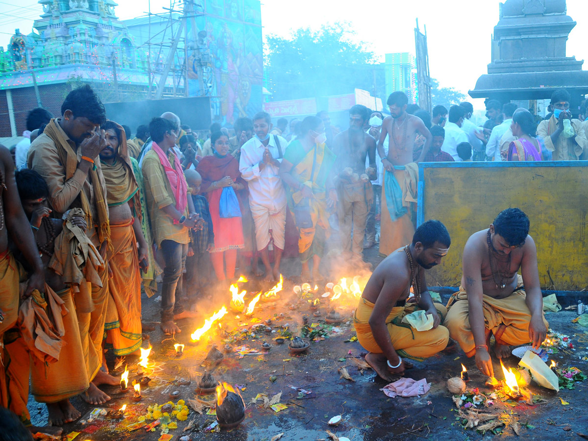 Maha Shivaratri Celebrations At Srisailam Mallikarjuna Swamy Temple Photo Gallery - Sakshi12