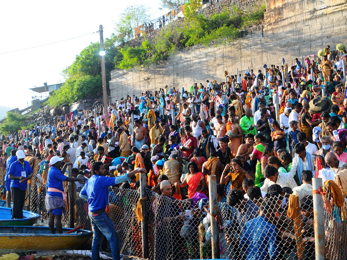 Maha Shivaratri Celebrations At Srisailam Mallikarjuna Swamy Temple Photo Gallery - Sakshi15