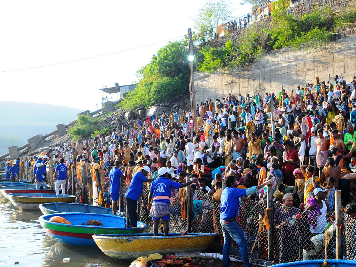 Maha Shivaratri Celebrations At Srisailam Mallikarjuna Swamy Temple Photo Gallery - Sakshi16