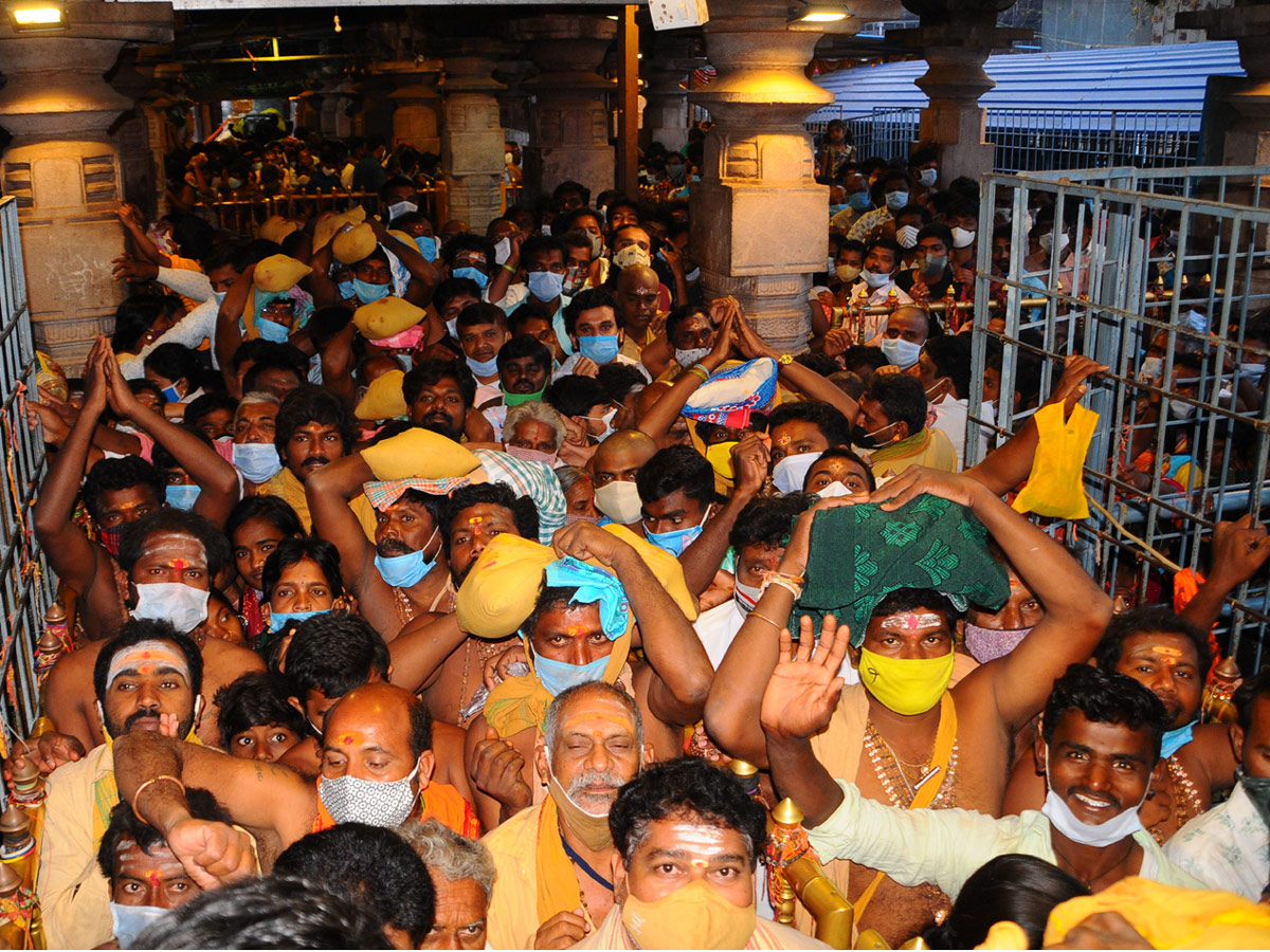 Maha Shivaratri Celebrations At Srisailam Mallikarjuna Swamy Temple Photo Gallery - Sakshi4