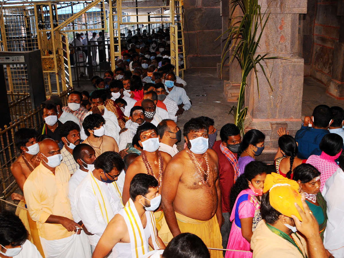 Maha Shivaratri Celebrations At Srisailam Mallikarjuna Swamy Temple Photo Gallery - Sakshi7