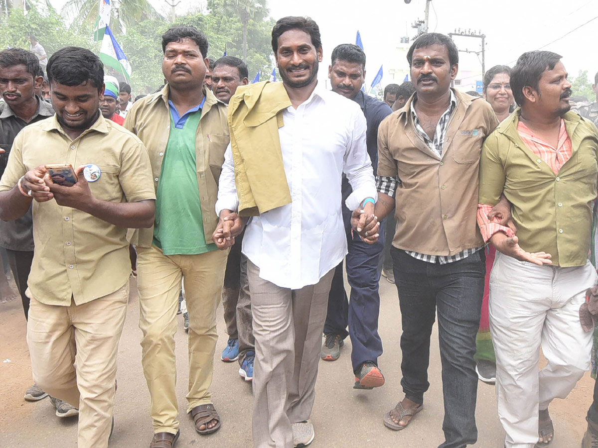 YSR Congress Party Celebrates 11th Formation Day  - Sakshi17