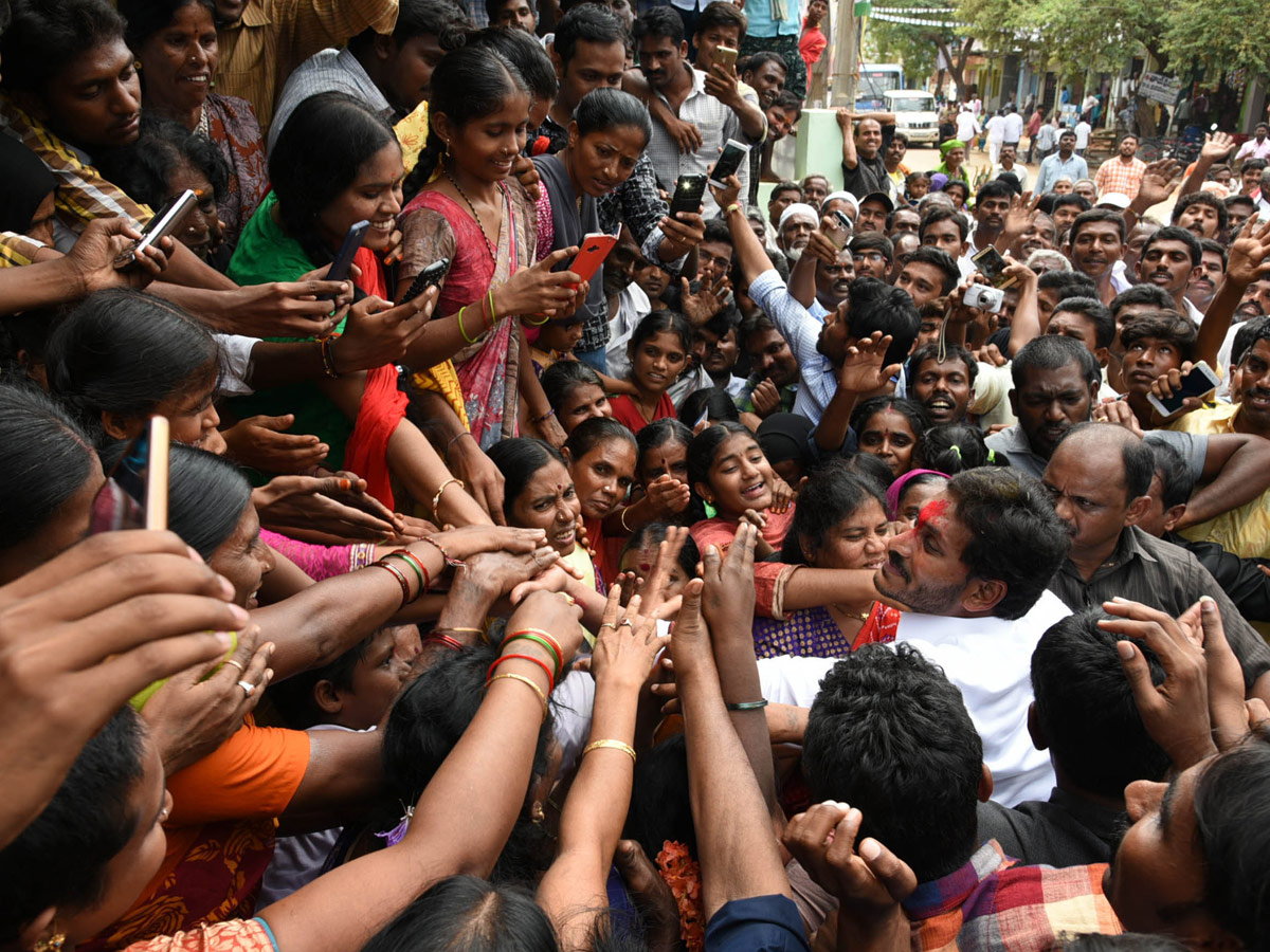 YSR Congress Party Celebrates 11th Formation Day  - Sakshi18