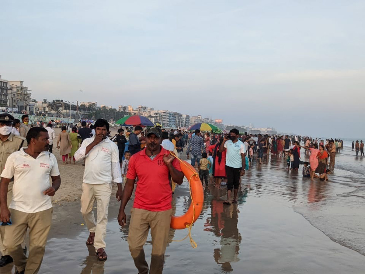 Visakhapatnam Rk Beach Photo Gallery - Sakshi17