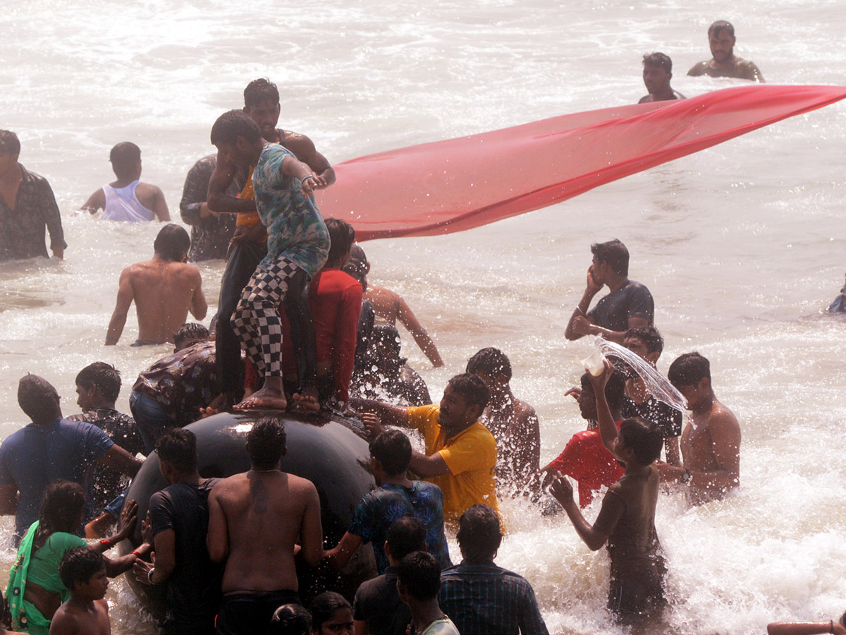 Visakhapatnam Rk Beach Photo Gallery - Sakshi6