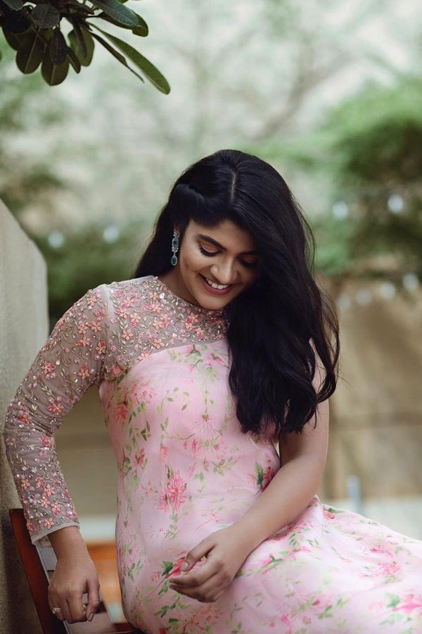 Aparna Balamurali Beautiful Photo Gallery - Sakshi25