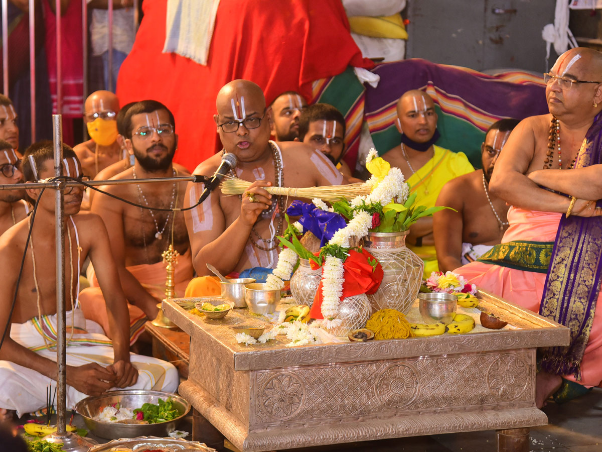 Yadadri brahmotsavalu beginning with Swasti Vachana Puja Photo Gallery - Sakshi11