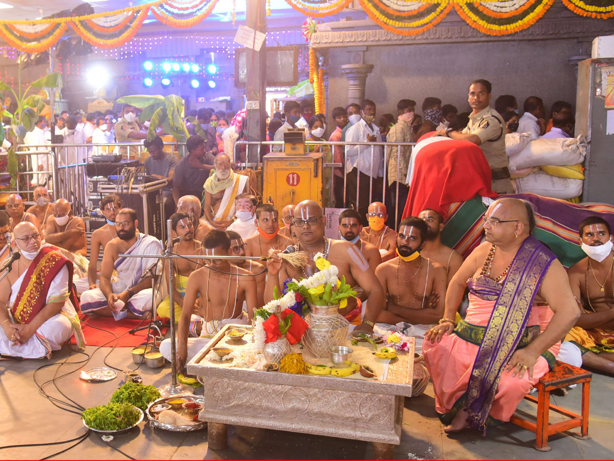 Yadadri brahmotsavalu beginning with Swasti Vachana Puja Photo Gallery - Sakshi13