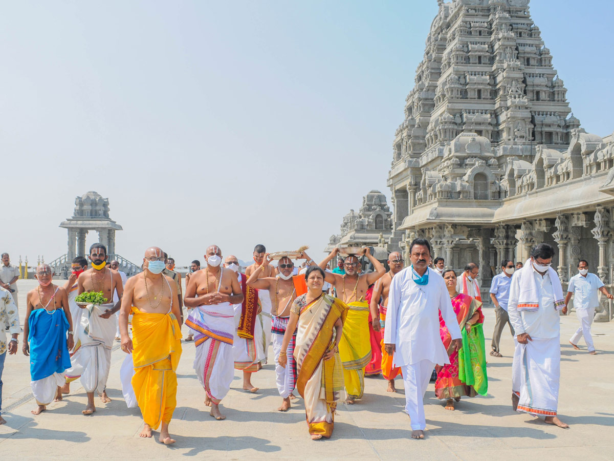 Yadadri brahmotsavalu beginning with Swasti Vachana Puja Photo Gallery - Sakshi16