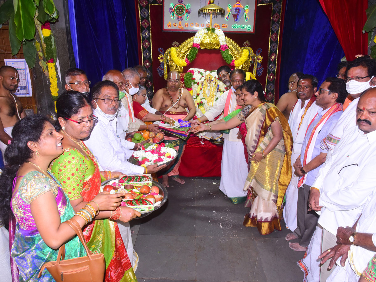 Yadadri brahmotsavalu beginning with Swasti Vachana Puja Photo Gallery - Sakshi3