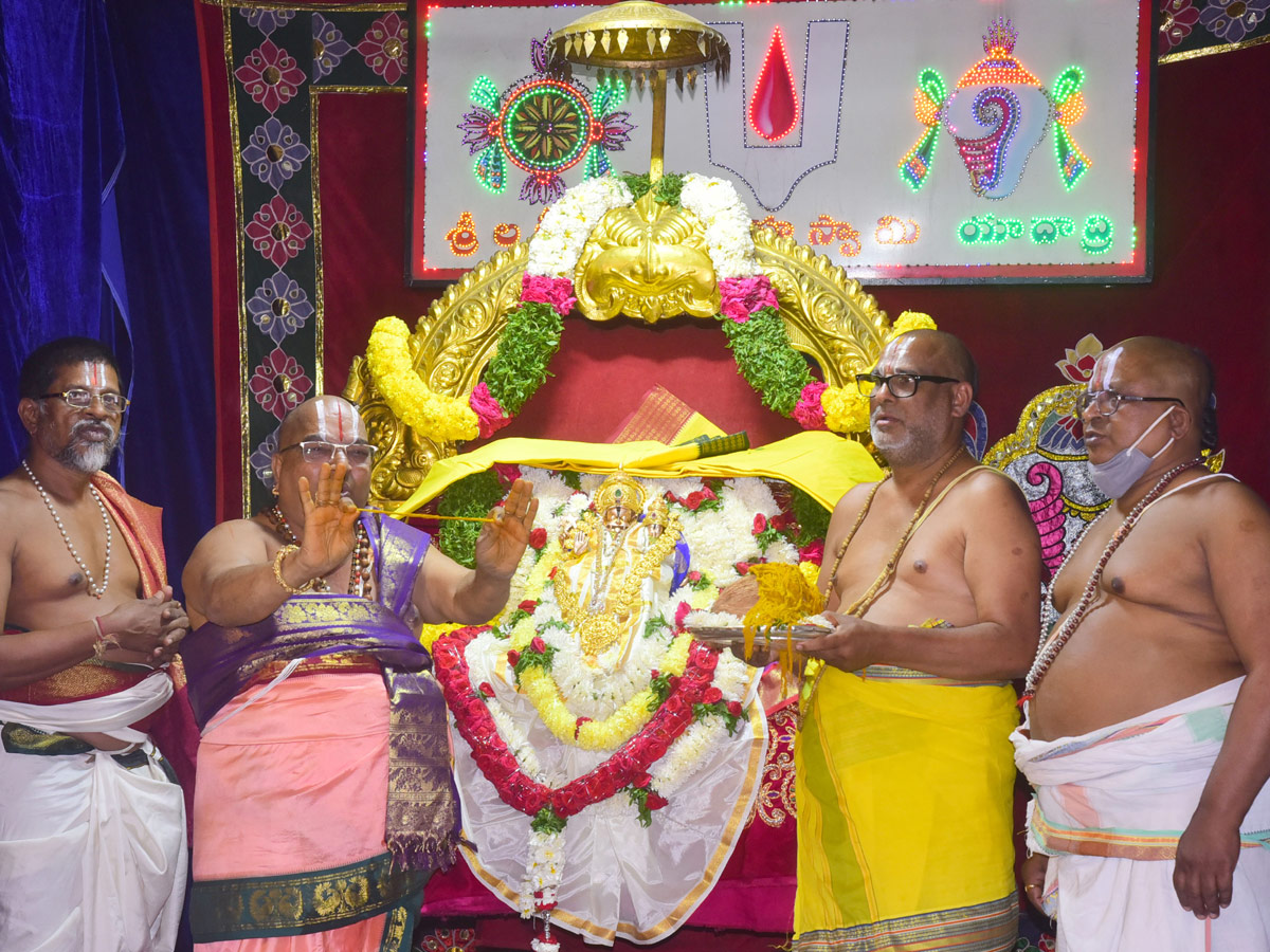 Yadadri brahmotsavalu beginning with Swasti Vachana Puja Photo Gallery - Sakshi7