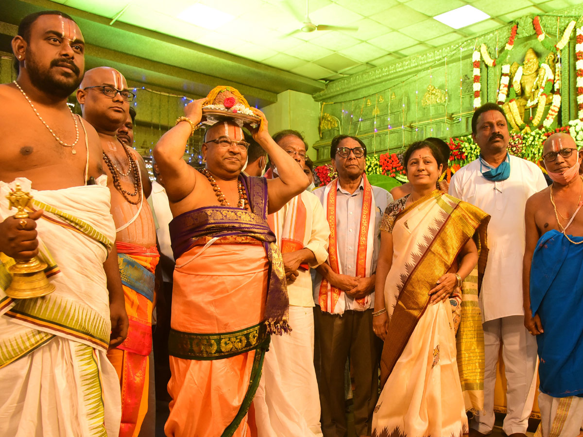 Yadadri brahmotsavalu beginning with Swasti Vachana Puja Photo Gallery - Sakshi8