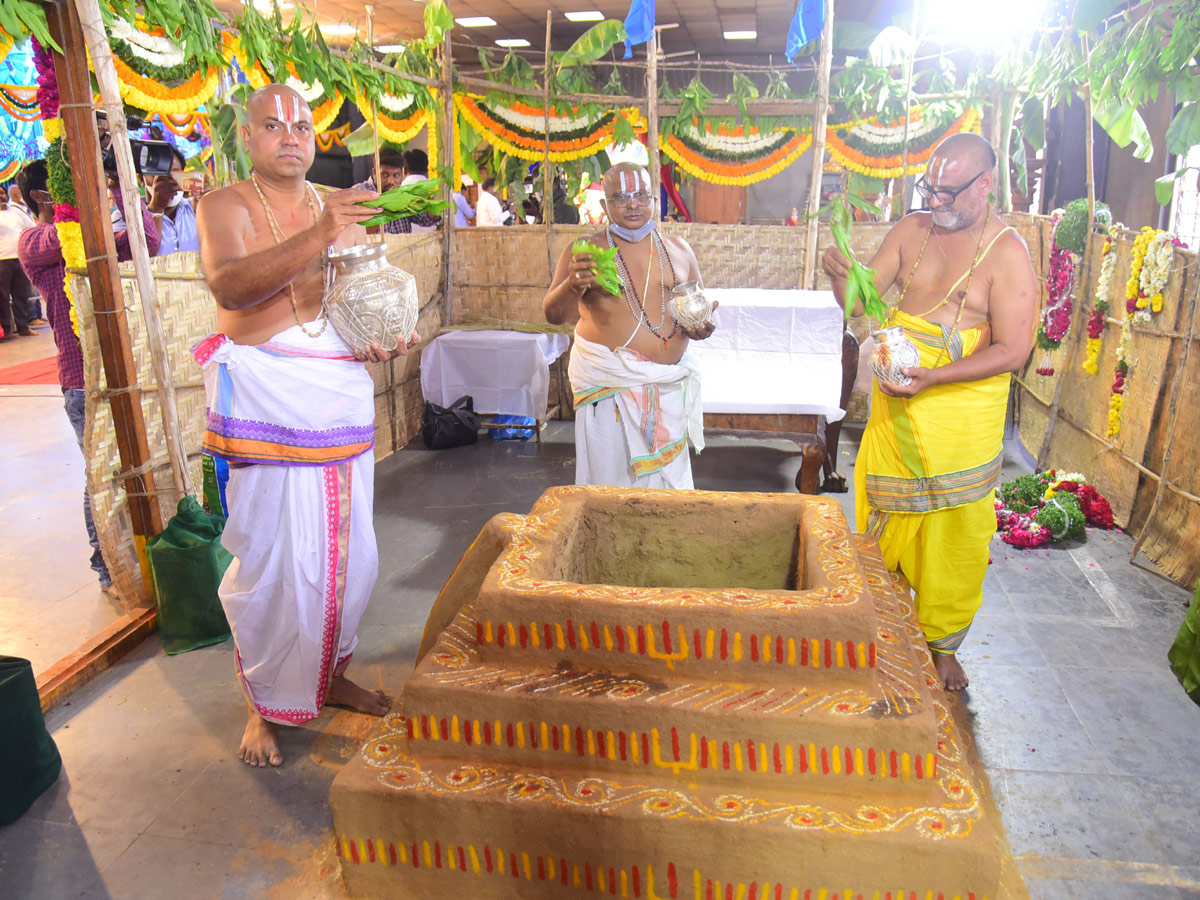 Yadadri brahmotsavalu beginning with Swasti Vachana Puja Photo Gallery - Sakshi9