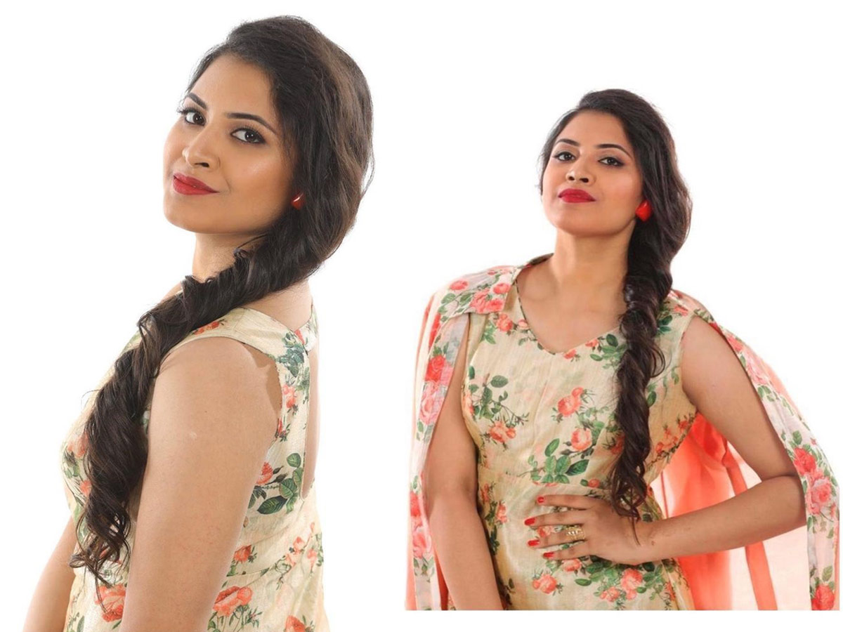 Anchor Meghana Beautiful Photo Gallery - Sakshi5