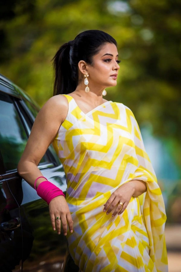 priyamani Beautiful Photo Gallery - Sakshi22