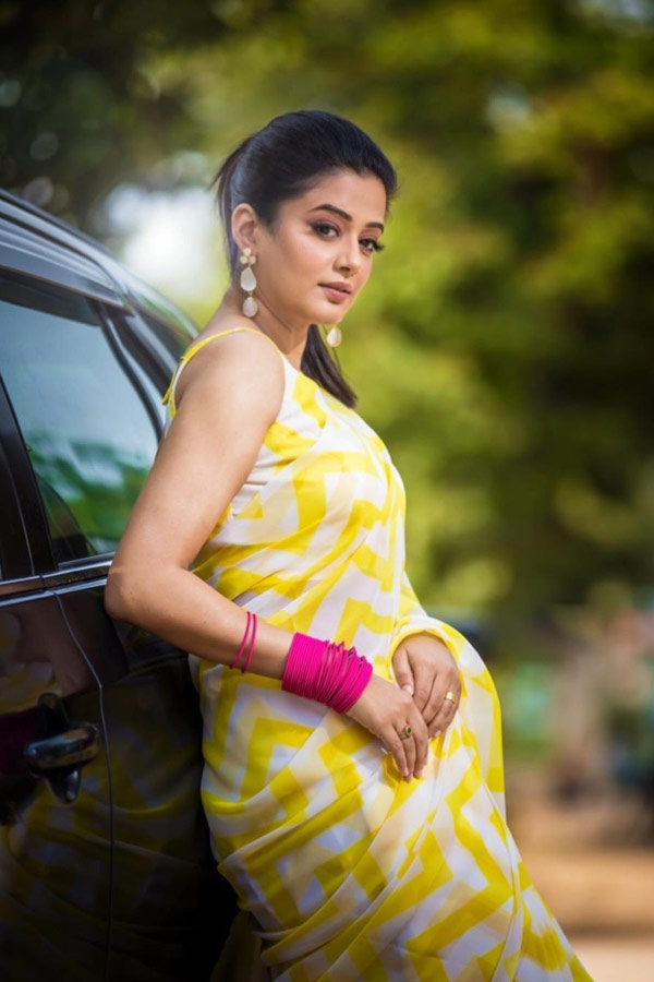 priyamani Beautiful Photo Gallery - Sakshi24