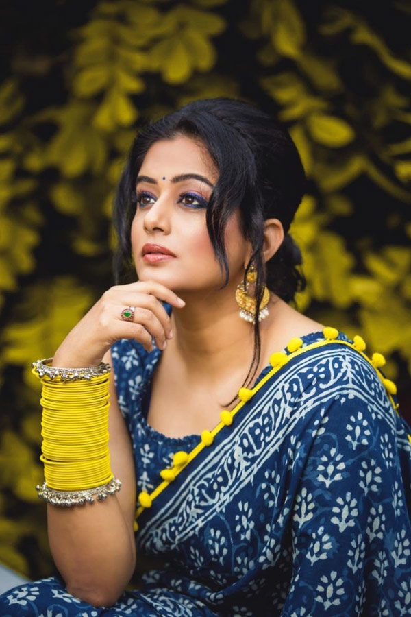 priyamani Beautiful Photo Gallery - Sakshi37