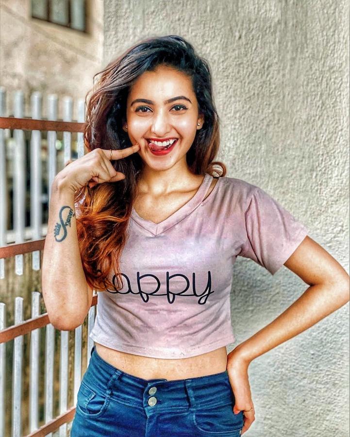 tik tok star deepika pilli photo gallery - Sakshi5