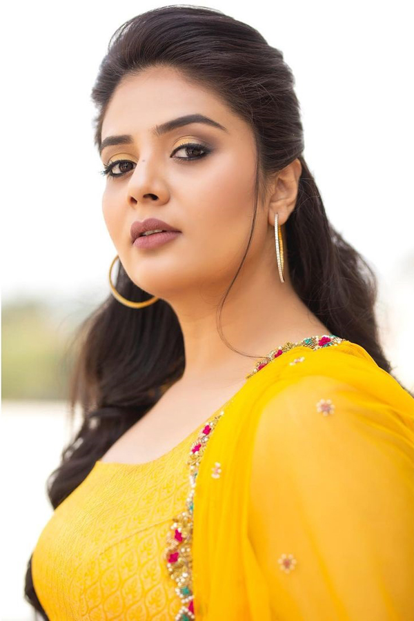 Srimukhi Latest Photo shoot Photo Gallery - Sakshi15