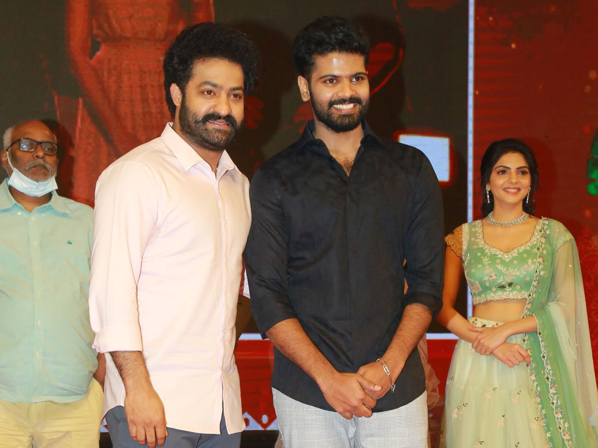 Thellavarithe Guruvaram Pre Release Event Pics - Sakshi3