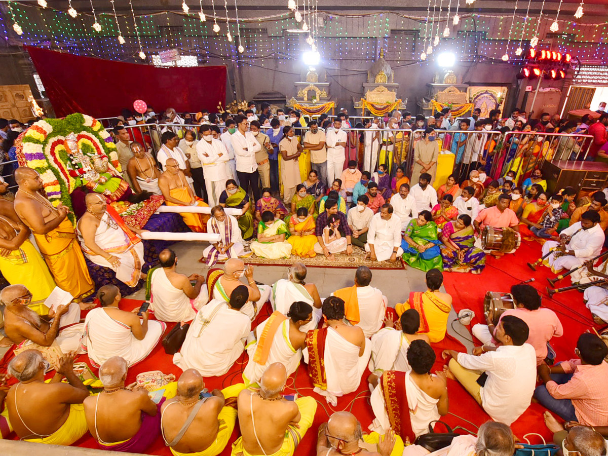 Yadadri Lakshmi Narasimha Swamy Vari Brahmotsavams 2021 - Sakshi13